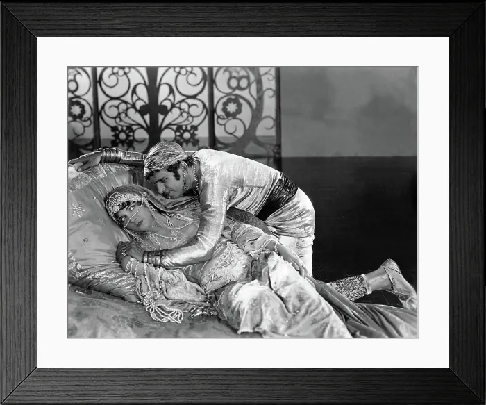 Framed Print : THE THIEF OF BAGDAD, from left: Julanne Johnston, Douglas Fairbanks, Sr. 1924