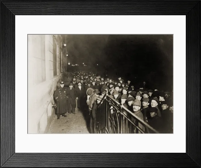 Framed Print : Crowd of men outside the Municipal Lodging House, waiting for the doors to open in January 1914