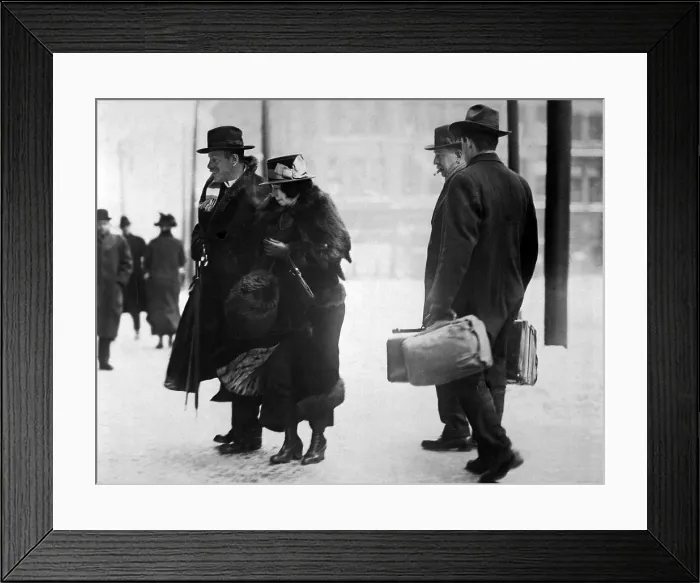Framed Print : Dr. Ernst Kunwald, with his wife, entering the Federal Building, Cincinnati, Ohio, as a prisoner of war