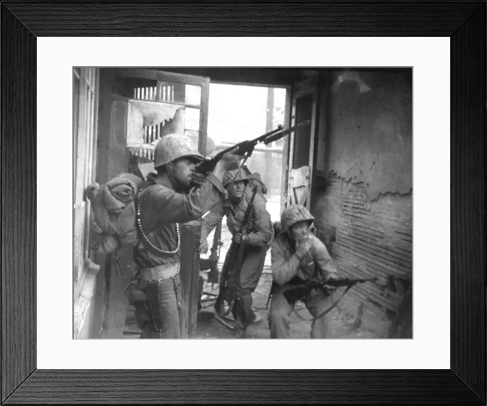 Framed Print : U.S. troops fighting in the streets of Seoul, Korea. 2nd Battle of Seoul, Sept. 20, 1950. Korean War, 1950-53. (BSLOC_2014_11_54)