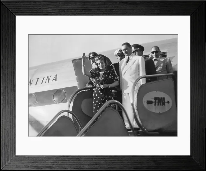 Framed Print : Evita Peron, arriving in Rome on June 26, 1947. She is escorted by her brother Juancito Duarte. - (BSLOC_2014_17_68)
