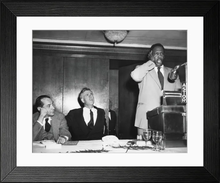 Framed Print : Paul Robeson sings at a testimonial dinner organized by former Vice President Henry Wallace. At left are Congressman Vito Marcantonio and Wallace. Sept. 13, 1949