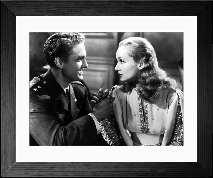 Framed Print : TO BE OR NOT TO BE, Robert Stack, Carole Lombard, 1942