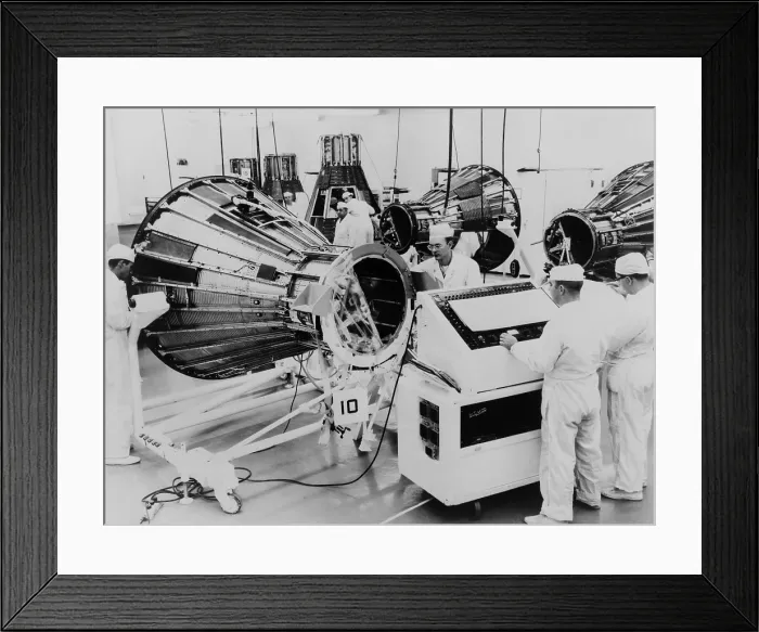Framed Print : Workmen assemble Project Mercury space capsules for American astronauts, at McDonell Aircraft Corporation, St. Louis, Missouri in 1961 Framed Print : Workmen assemble Project Mercury space capsules for American astronauts, at McDonell Aircraft Corporation, St. Louis, Missouri in 1961
