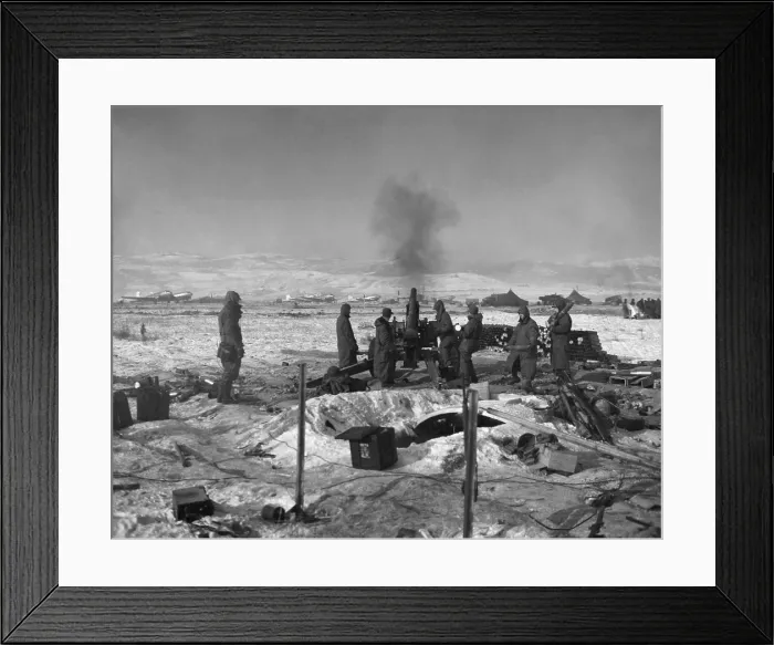 Framed Print : Marine 105mm howitzers defend Hagaru-ri airstrip from Chinese army as planes evacuate wounded