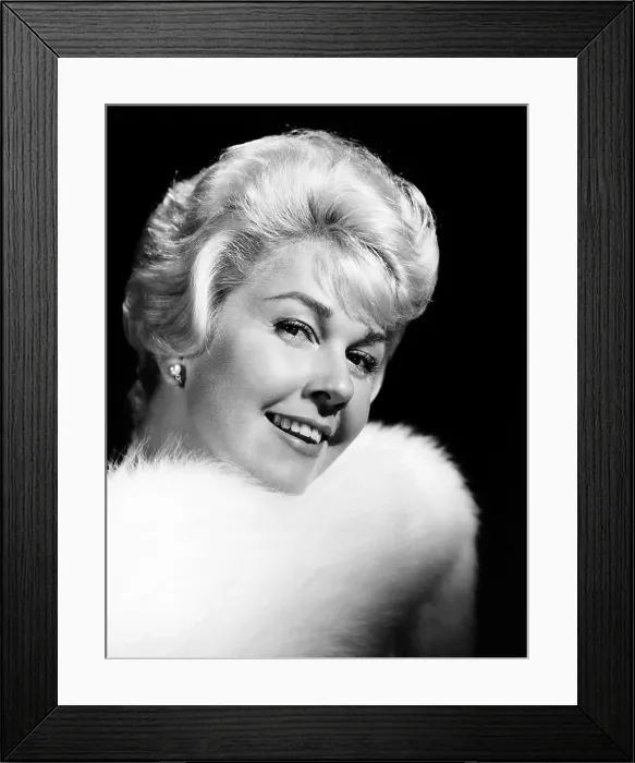 Framed Print : THAT TOUCH OF MINK, Doris Day, 1962