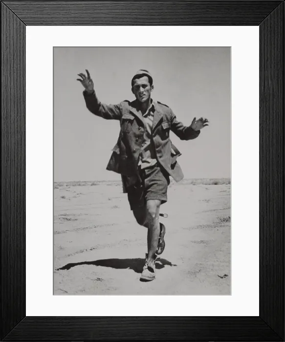 Framed Print : Surrendering Italian infantryman running towards a British patrol in Libya. Ca. 1940-42. (BSLOC_2013-12_140) Framed Print : Surrendering Italian infantryman running towards a British patrol in Libya. Ca. 1940-42. (BSLOC_2013-12_140)