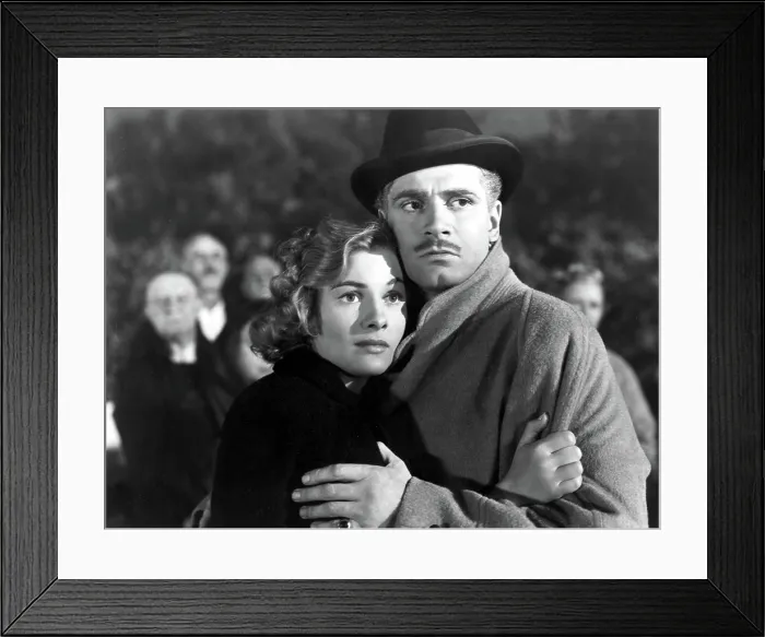 Framed Print : REBECCA, Joan Fontaine, Laurence Olivier, 1940 Framed Print : REBECCA, Joan Fontaine, Laurence Olivier, 1940