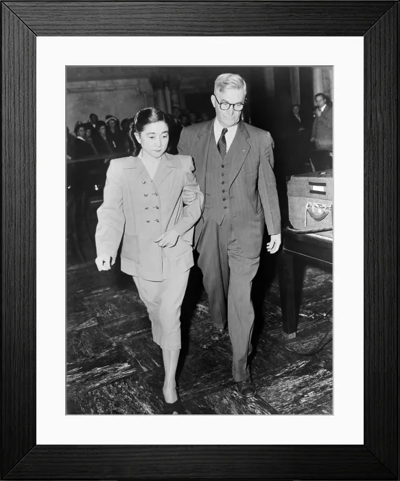 Framed Print : Iva Toguri D'Aquino led from Federal Court in San Francisco by a U.S. Marshall
