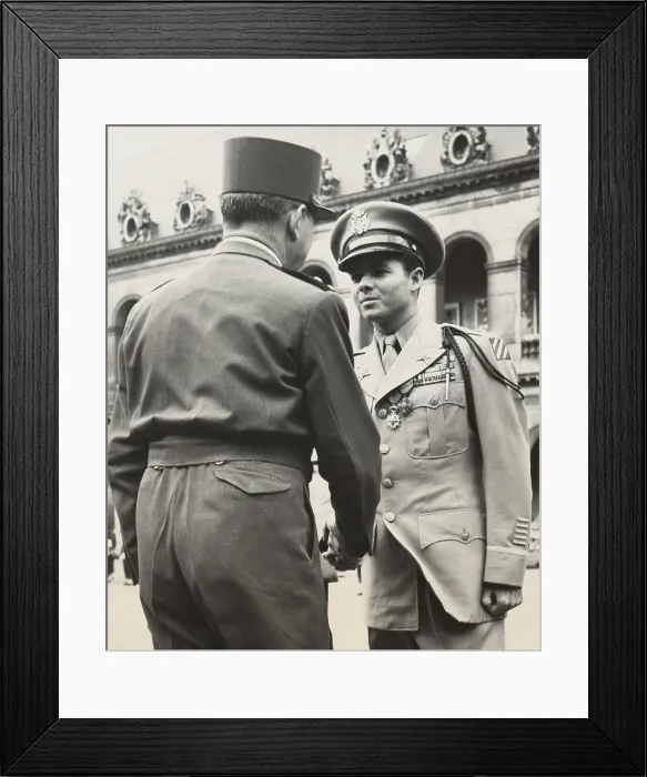 Framed Print : Audie Murphy shaking hands with French General De Lattre de Tassigny, July 17, 1948 Framed Print : Audie Murphy shaking hands with French General De Lattre de Tassigny, July 17, 1948