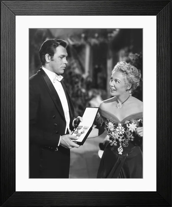 Framed Print : ANNIE GET YOU GUN, from left: Howard Keel, Betty Hutton, 1950 Framed Print : ANNIE GET YOU GUN, from left: Howard Keel, Betty Hutton, 1950