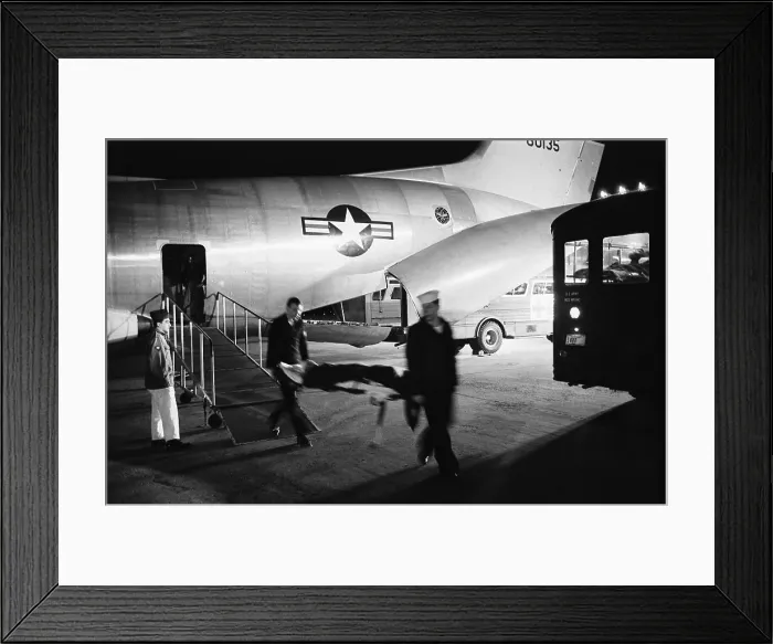 Framed Print : Wounded servicemen arriving from Vietnam at Andrews Air Force Base on March 8, 1968 Framed Print : Wounded servicemen arriving from Vietnam at Andrews Air Force Base on March 8, 1968