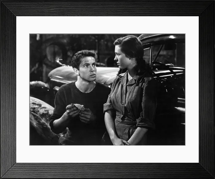 Framed Print : THEY LIVE BY NIGHT, Farley Granger, Cathy O'Donnell, 1949 Framed Print : THEY LIVE BY NIGHT, Farley Granger, Cathy O'Donnell, 1949