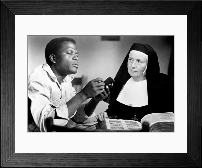 Framed Print : LILIES OF THE FIELD, Sidney Poitier, Lilia Skala, 1963