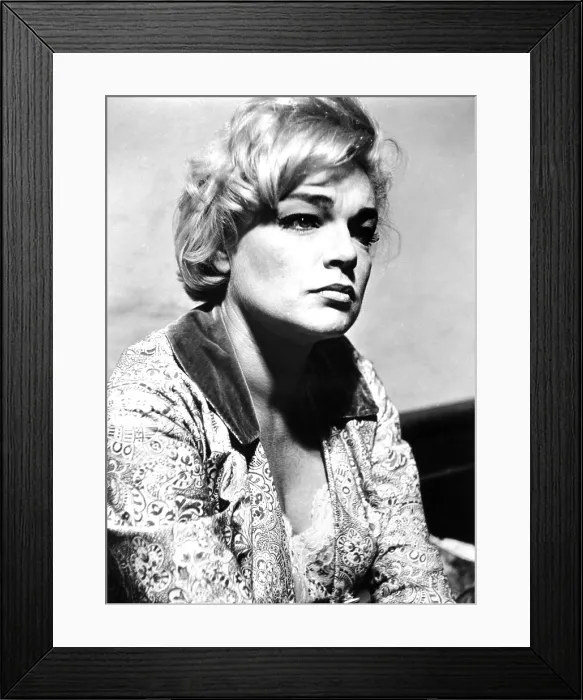 Framed Print : LOVE A LA CARTE, (aka ADUA E LE COMPAGNE), Simone Signoret, 1960