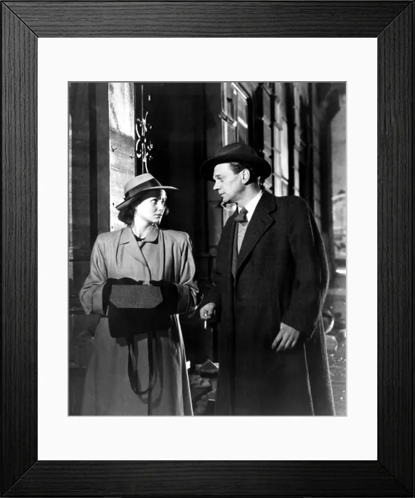 Framed Print : THE THIRD MAN, from left, Alida Valli, Joseph Cotten, 1949