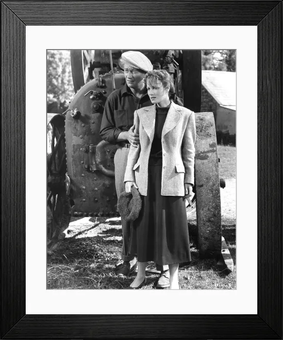 Framed Print : THE QUIET MAN, John Wayne, Maureen O'Hara, 1952
