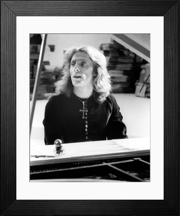 Framed Print : LISZTOMANIA, Roger Daltrey, 1975
