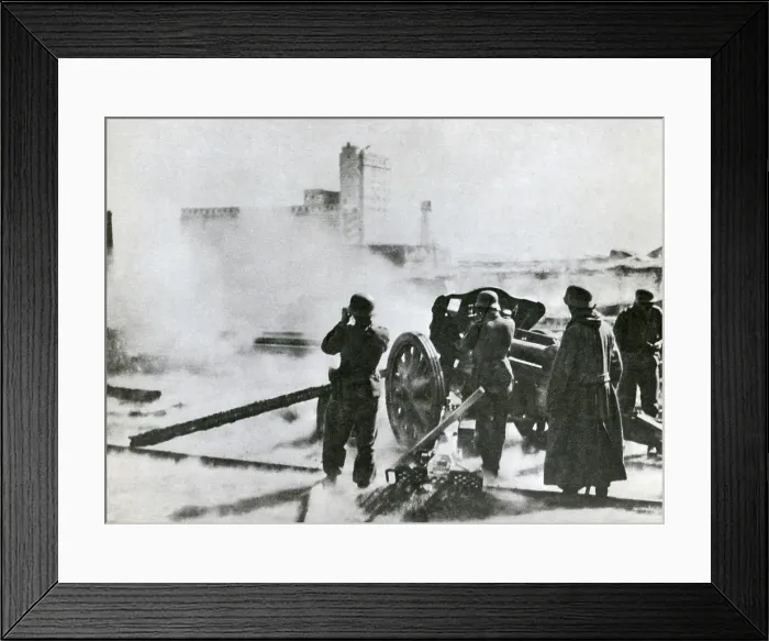 Framed Print : German artillery at Stalingrad in 1942. The Red Army counter-attacked with Operation Uranus, in Nov