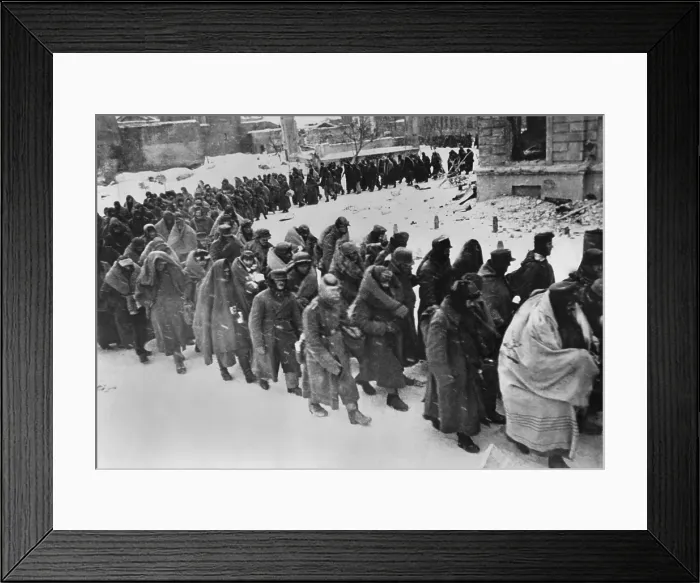 Framed Print : German prisoners march through the snowy streets of battered Stalingrad in Jan.-Feb. 1943 Framed Print : German prisoners march through the snowy streets of battered Stalingrad in Jan.-Feb. 1943
