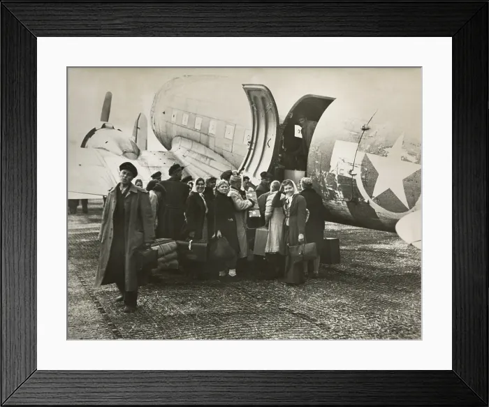 Framed Print : A group of Russians returning to the Soviet Union in an American plane, 1945
