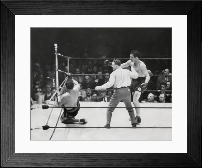 Framed Print : Primo Carnera lost his heavyweight championship to Max Baer. Photo shows Carnera on the ropes in the tenth as referee Donovan motions Baer to a neutral corner