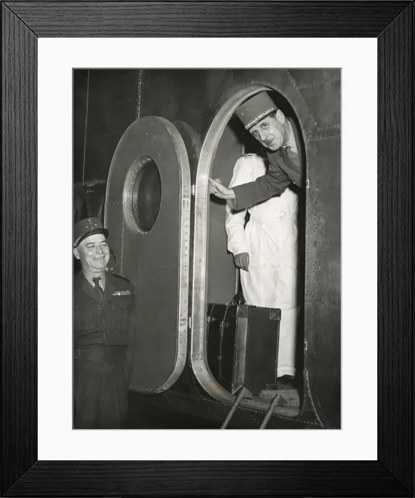 Framed Print : General De Gaulle leaves for Washington at the invitation of President Truman, August 3, 1945