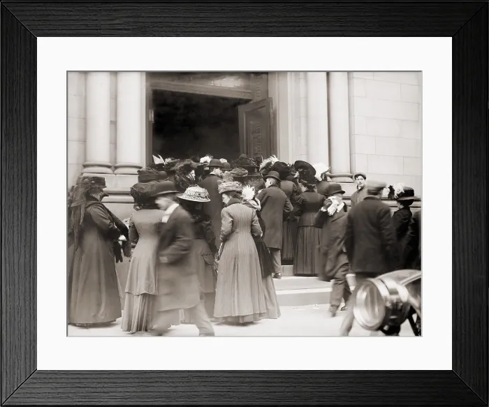 Framed Print : A run on a New York savings bank on January 9, 1911 Framed Print : A run on a New York savings bank on January 9, 1911
