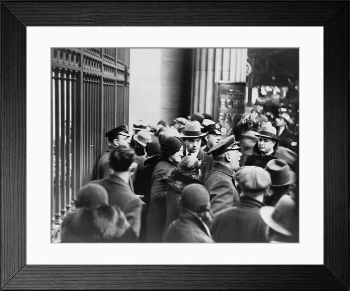 Framed Print : Police control a crowd of panicked depositors outside the Bowery Savings of Bank of New York City in 1933 Framed Print : Police control a crowd of panicked depositors outside the Bowery Savings of Bank of New York City in 1933