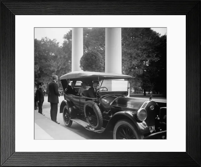 Framed Print : Former President Woodrow Wilson calls at White House the day after Warren Harding's death, August 3, 1923. (BSLOC_2015_16_10)