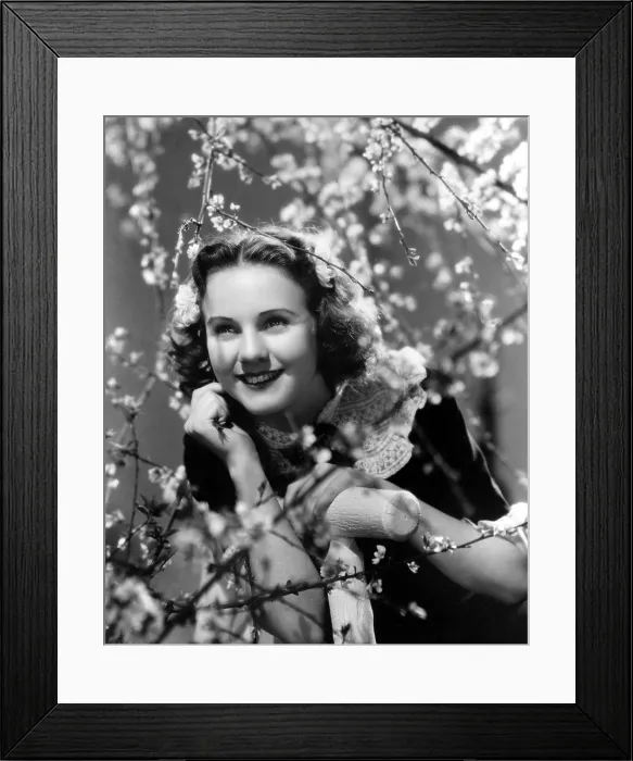 Framed Print : THREE SMART GIRLS GROW UP, Deanna Durbin, 1939