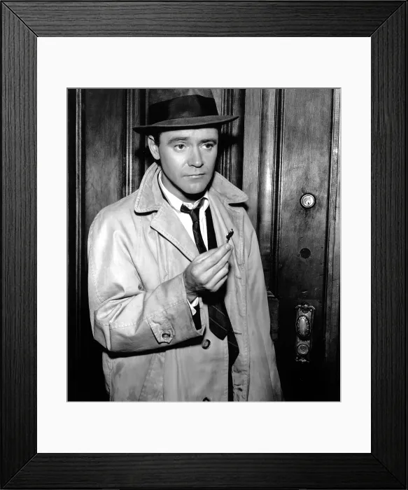 Framed Print : THE APARTMENT, Jack Lemmon, 1960 Framed Print : THE APARTMENT, Jack Lemmon, 1960