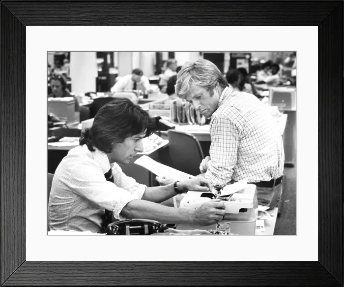 Framed Print : ALL THE PRESIDENT'S MEN, from left: Dustin Hoffman, Robert Redford, 1976