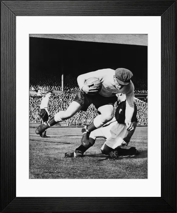 Framed Print : England's goalkeeper Frank Swift, in an international soccer match. Wembley, London, 1949. - (BSLOC_2014_17_179) Framed Print : England's goalkeeper Frank Swift, in an international soccer match. Wembley, London, 1949. - (BSLOC_2014_17_179)