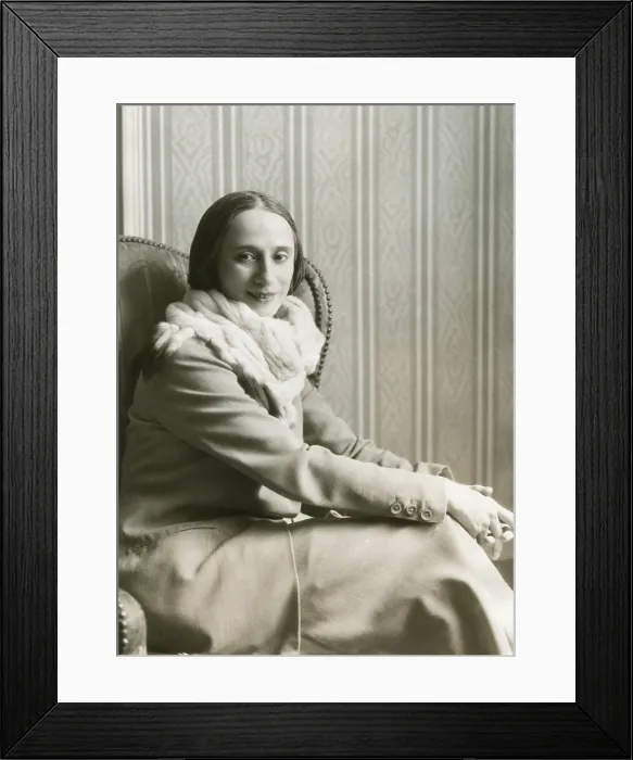 Framed Print : Anna Pavlova, prima ballerina of the Imperial Theatre in St Petersburg. Ca. 1920. - (BSLOC_2014_17_195)