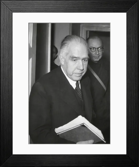 Framed Print : Niels Bohr, Danish nuclear physicist who escaped Nazi imprisonment in 1943. Ca. 1945. - (BSLOC_2014_17_24) Framed Print : Niels Bohr, Danish nuclear physicist who escaped Nazi imprisonment in 1943. Ca. 1945. - (BSLOC_2014_17_24)