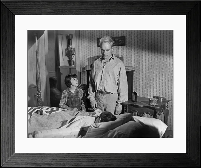 Framed Print : TO KILL A MOCKINGBIRD, Mary Badham, Robert Duvall, Philip Alford (in bed), 1962 Framed Print : TO KILL A MOCKINGBIRD, Mary Badham, Robert Duvall, Philip Alford (in bed), 1962