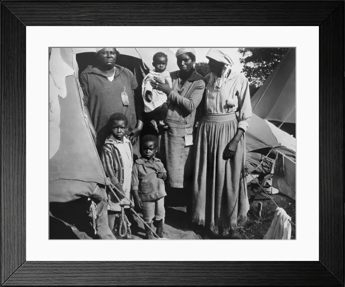 Framed Print : African American women with three children during the 1927 Mississippi River flood
