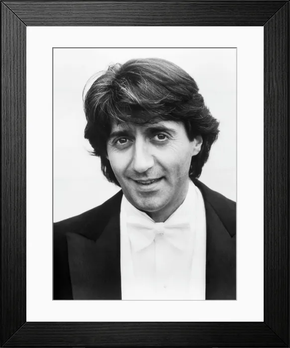 Framed Print : AMERICAN DREAMER, Tom Conti, 1984, Warner Brothers / courtesy Everett Collection