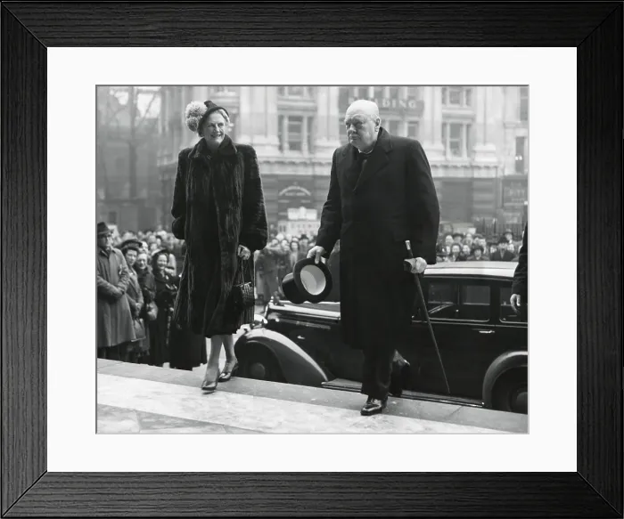 Framed Print : Winston Churchill, with his wife Clementine enter St. Paul's Cathedral Framed Print : Winston Churchill, with his wife Clementine enter St. Paul's Cathedral
