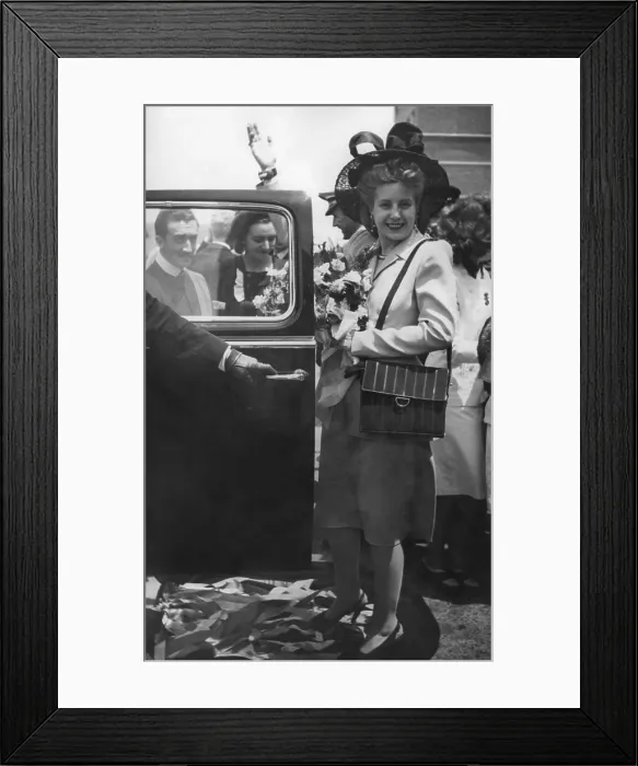Framed Print : Evita Peron, wife of the Argentinian President Juan Peron greeted by in Madrid, Spain. June 1947. - (BSLOC_2014_17_63)