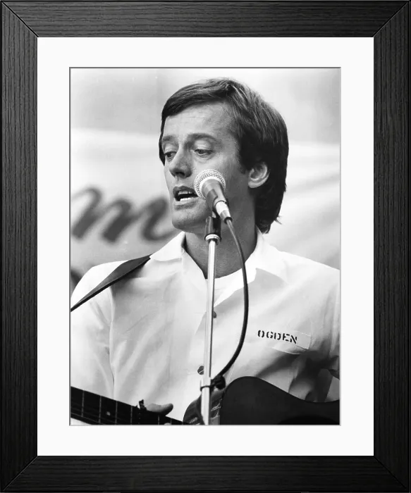 Framed Print : OUTLAW BLUES, Peter Fonda, 1977 Framed Print : OUTLAW BLUES, Peter Fonda, 1977