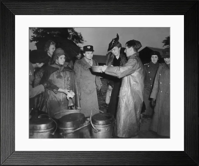 Framed Print : Eleanor Roosevelt and Director of the WAAC, Colonel Oveta Culp Hobby, in England