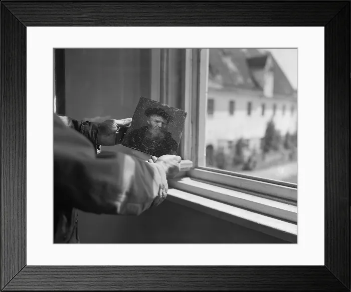 Framed Print : U.S. Army soldier holds a Rembrandt painting recovered from a Munich safe Framed Print : U.S. Army soldier holds a Rembrandt painting recovered from a Munich safe