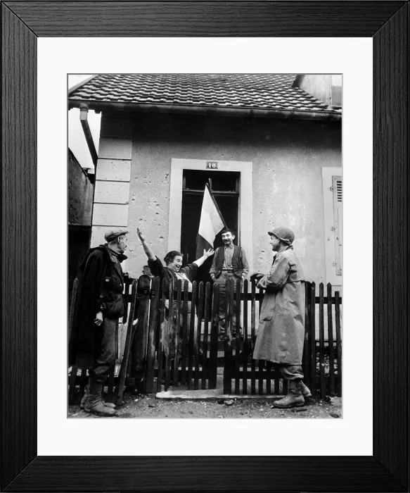 Framed Print : Frenchwoman exclaims to a neighbor and a U.S. soldier, Tout Belfort Est Libre, Nov. 25, 1944. U.S