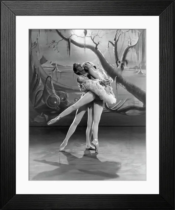 Framed Print : THE RED SHOES, Robert Helpmann, Moira Shearer, 1948