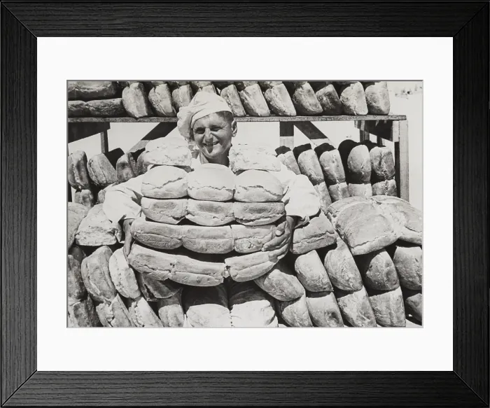 Framed Print : Stacks of newly-baked loaves ready for British troops in the Western Desert. Most of the men working in the bakery were recruited from exiled French bakers. Ca
