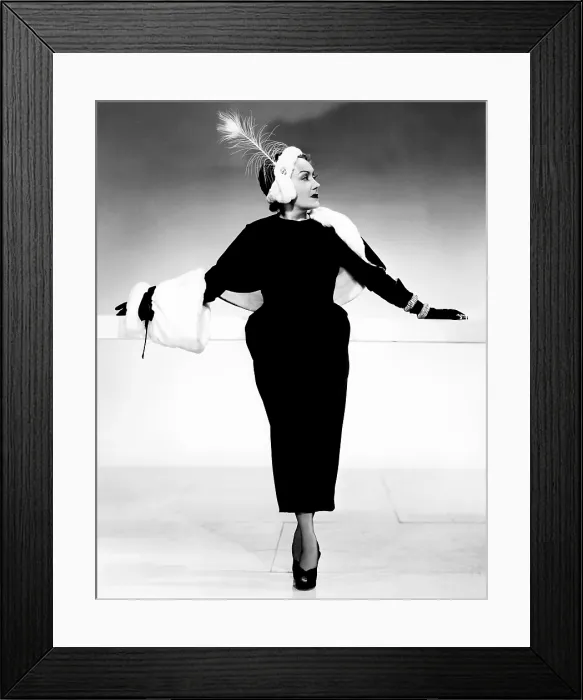 Framed Print : SUNSET BOULEVARD, Gloria Swanson, in a suit by Edith Head, 1950 Framed Print : SUNSET BOULEVARD, Gloria Swanson, in a suit by Edith Head, 1950