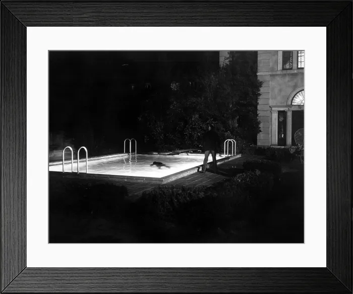 Framed Print : SUNSET BOULEVARD, William Holden (face down), 1950 Framed Print : SUNSET BOULEVARD, William Holden (face down), 1950