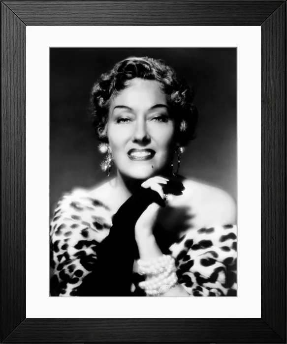 Framed Print : SUNSET BOULEVARD, Gloria Swanson, 1950 Framed Print : SUNSET BOULEVARD, Gloria Swanson, 1950